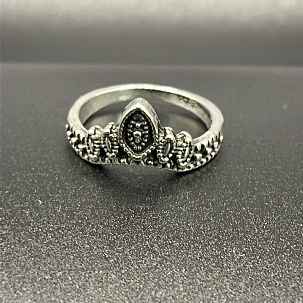 Silver Ring - Picture 3 of 8